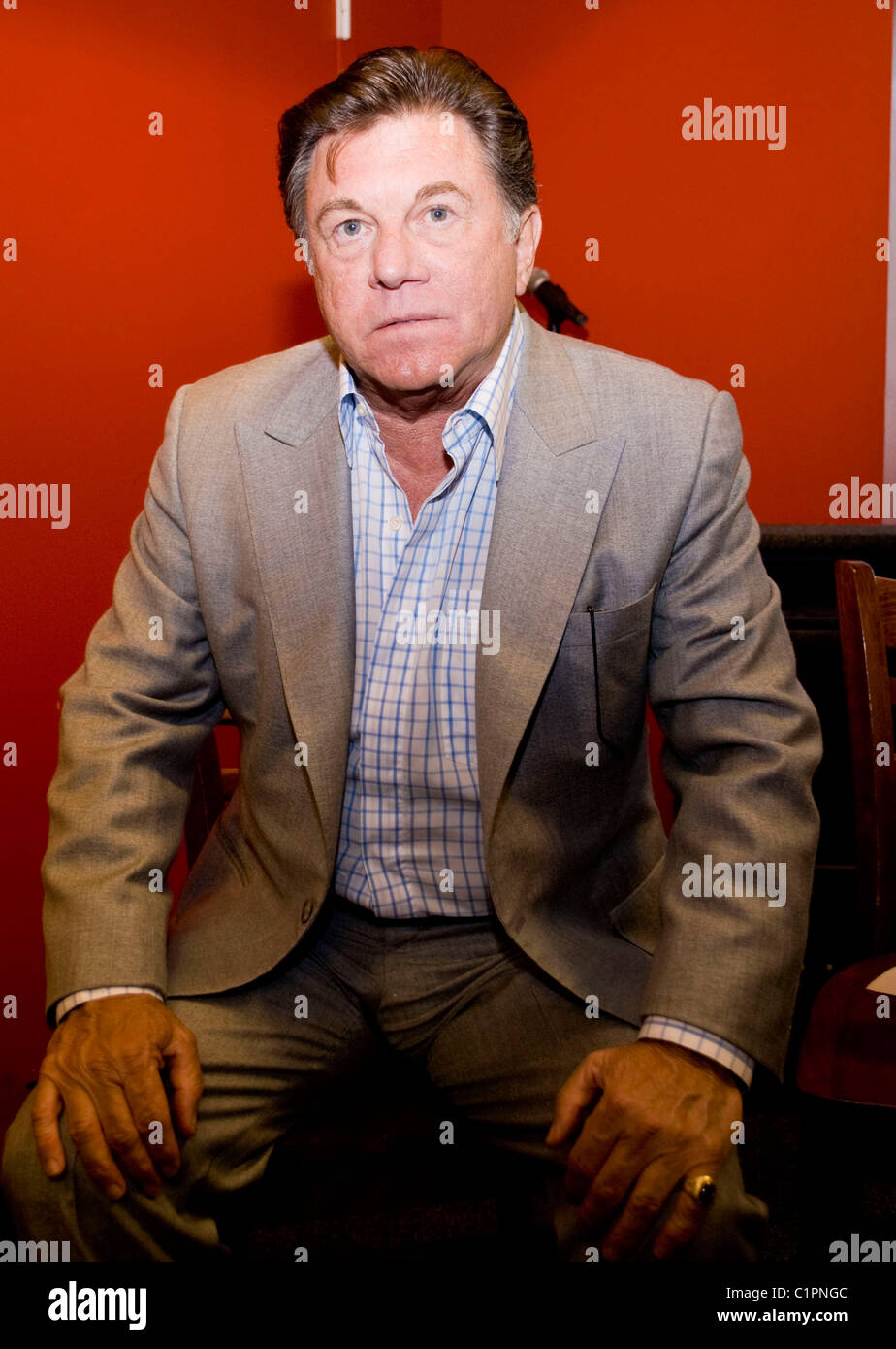 Larry Manetti